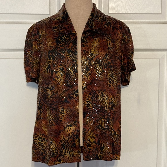 miss dorby Tops - Miss Dorby vintage women’s size 12 open top collar sequin snake print pattern